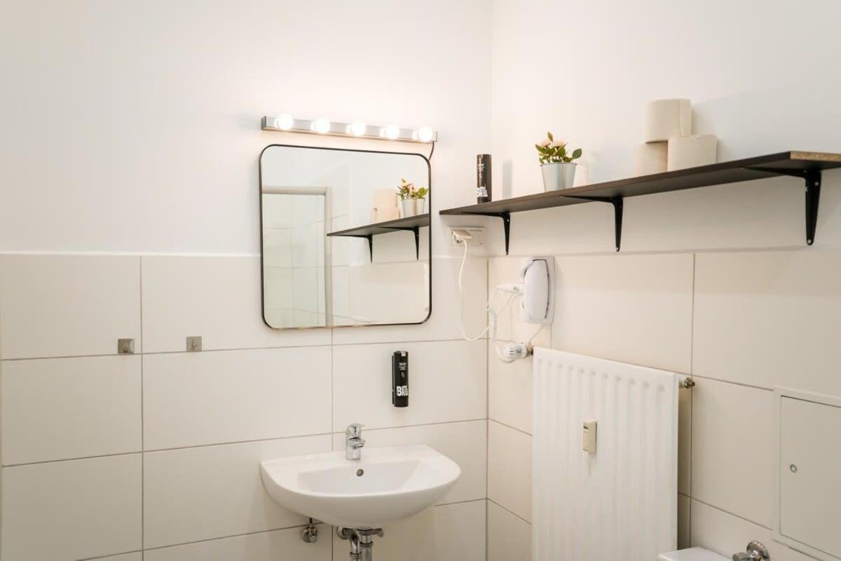 Spacious 3Br Plus Ac Self Check-In Street Parking Berlin Extérieur photo